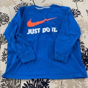 Boys Nike long sleeve youth medium